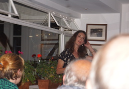 Literary Supper with Laura Thompson - Dieses Album anzeigen Literary Supper with Laura Thompson